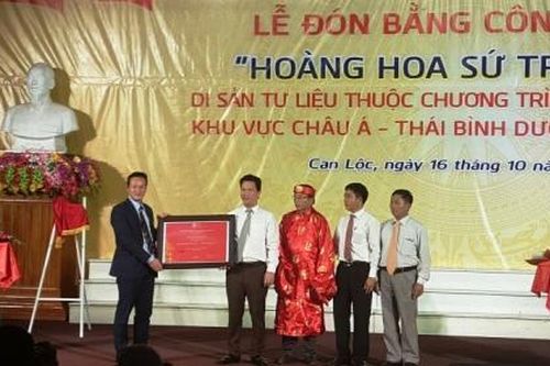 Đón bằng công nhận Di sản tư liệu ký ức thế giới 'Hoàng hoa sứ trình đồ' của UNESCO