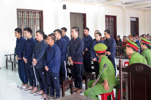 Tuyên án hàng loạt bị cáo chơi ma túy tại quán karaoke