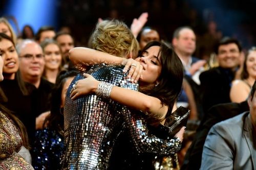 Fan 'lên thuyền' đi thôi - Camila Cabello nguyện 'là fan suốt đời của Taylor Swift'!