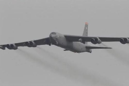 B-52 của Mỹ xuất hiện ở Biển Đông trước cuộc họp các bộ trưởng quốc phòng