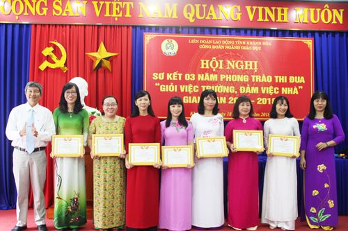 Khánh Hòa tôn vinh nữ nhà giáo 'Giỏi việc trường đảm việc nhà'