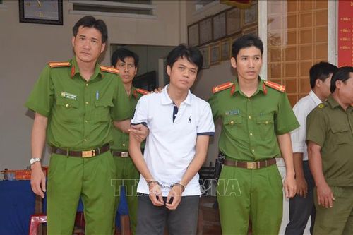 Bến Tre: Bắt tạm giam đối tượng chiếm đoạt trên 21 tỷ đồng để đánh bạc