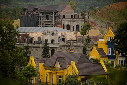 'Biệt phủ' mọc lên giữa rừng phòng hộ, người dân địa phương nói gì?