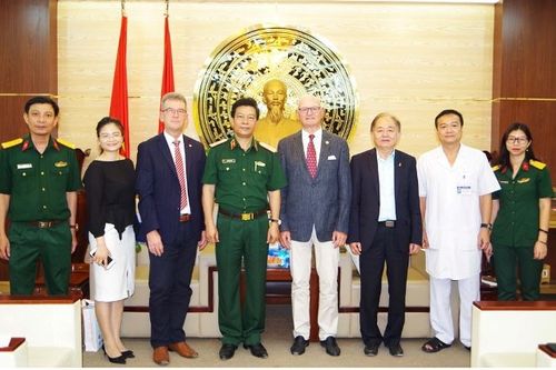 Hợp tác chuyên môn quân y Việt Nam - Đức