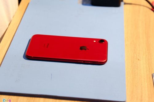 Bên trong iPhone XR vừa về VN - 1 pin, dung lượng 2.942 mAh