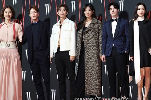 Vừa chạm mặt 'tam ca' Hong Jong Hyun, Lee Jun Ki liền 'đoàn tụ' với Lee Dong Wook, Kim So Yeon và mẹ Kim Sung Ryung tại 'W Korea 2018'