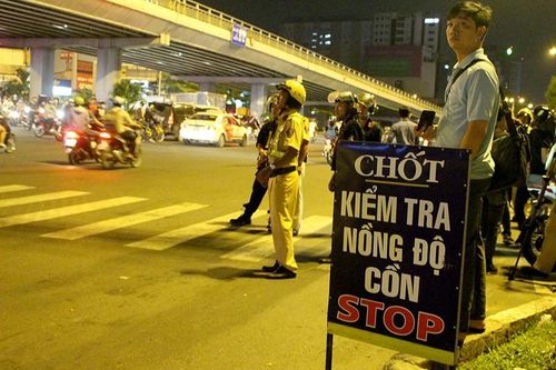 Lập chốt xử lý người say ở Hàng Xanh