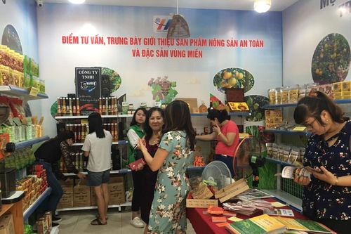 Tuần lễ nông sản và giới thiệu thương hiệu 'Đà Lạt - Kết tinh kỳ diệu từ đất lành' tại Hà Nội năm 2018