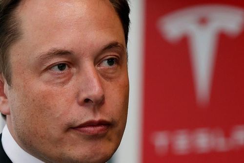 Elon Musk từ bỏ tất cả chức vụ tại Tesla?