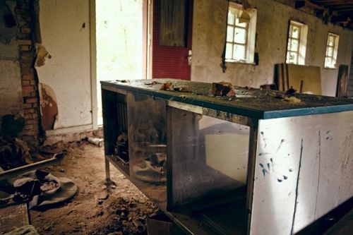 Lạnh gáy trước khung cảnh ma mị của công viên nước bị lãng quên suốt 12 năm