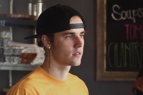 Justin Bieber đã xuống tóc và siêu điển trai rồi: Ra nhạc mới cho cuối năm đi thôi!