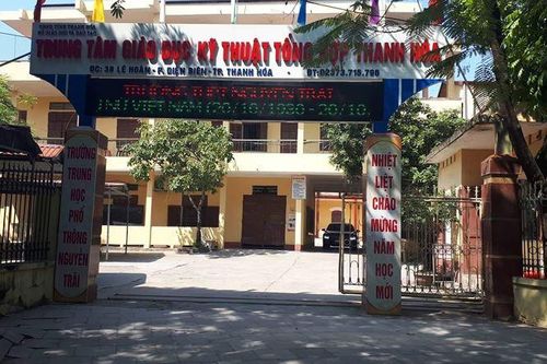 Hủy bỏ quyết định đuổi học 7 học sinh nói xấu thầy cô trên facebook