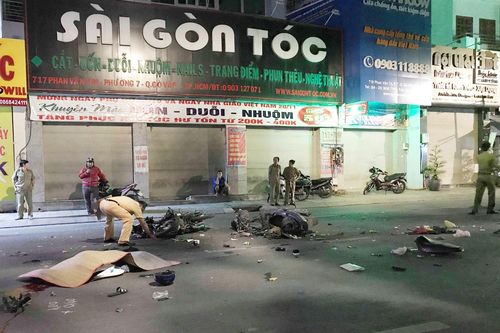Xe máy tông nhau ở Sài Gòn, 2 người tử vong