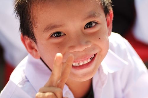Rạng ngời những gương mặt học trò Mù Căng Chải lần đầu tiên được khoác đồng phục trắng