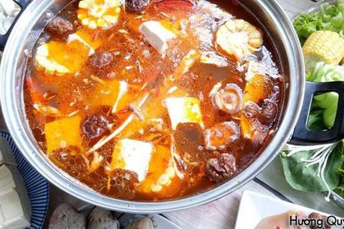 Cách làm lẩu gà thập cẩm nóng hổi, vừa ăn vừa thổi