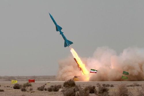 Iran tập trận phòng không quy mô lớn sau khi Mỹ tái áp đặt trừng phạt