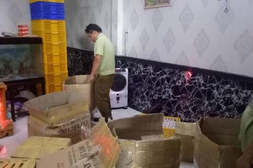 Phát hiện cơ sở sản xuất mỹ phẩm giả từ hóa chất không nguồn gốc