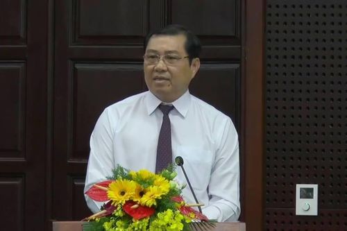 Chủ tịch UBND TP Đà Nẵng: 'Xe dù lộng hành trước bến xe, thanh tra giao thông ở đâu?'