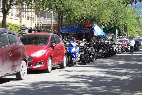 Lấn chiếm vỉa hè, lòng đường khu trung tâm TP Hồ Chí Minh lại 'đâu hoàn đó'