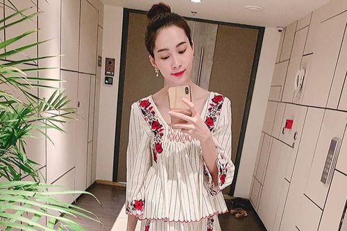 Đặng Thu Thảo trẻ trung, nữ tính với váy hoa