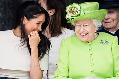 Lý do Công nương Meghan luôn diện trang phục màu trung tính