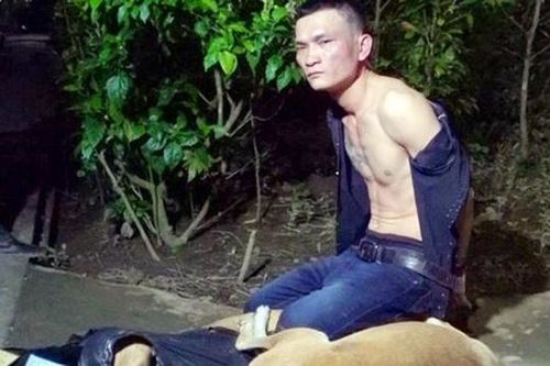Vây bắt tên 'cẩu tặc' trong đêm