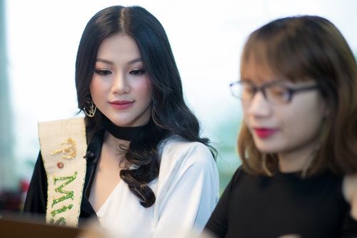Hoa hậu Phương Khánh thừa nhận đã chỉnh một số nét trên khuôn mặt