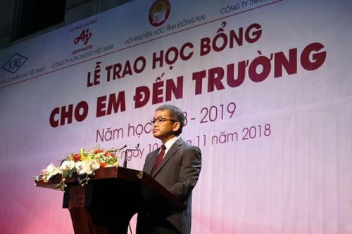 Trao 400 phần học bổng cho học sinh nghèo vượt khó ở Đồng Nai