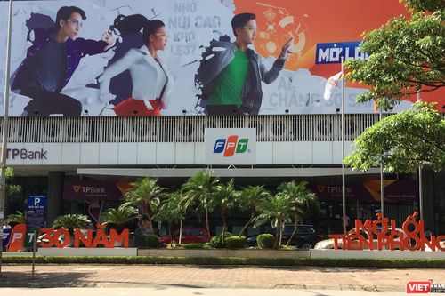 FPT: 10 tháng, báo lãi 3.156 tỷ đồng, tỷ trọng doanh thu từ thị trường nước ngoài tăng từ 16% lên 39%