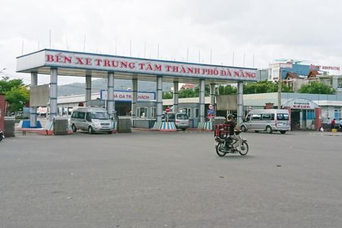 Xe dù, 'cò khách' ngang nhiên hoạt động trước cổng bến xe: Sở GTVT Đà Nẵng phản hồi