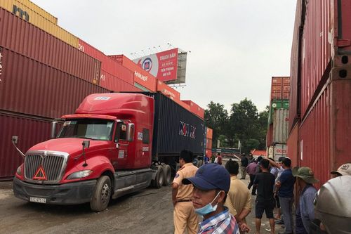 Tài xế container lùi xe, cán chết nhân viên cảng ở TP.HCM