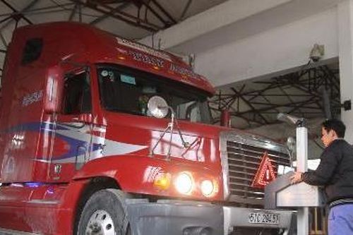 Trung tâm đăng kiểm: Ô tô 'độ đèn' phải tháo dỡ mới được kiểm định