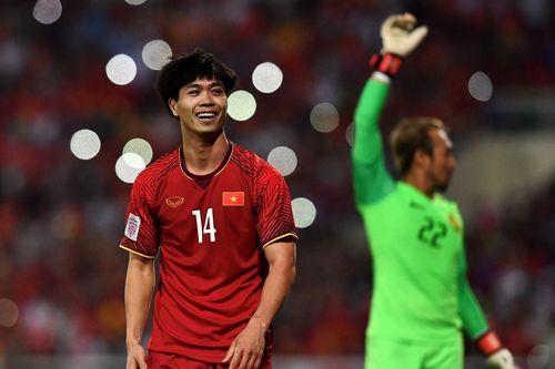Công Phượng ghi bàn, liên tục làm khổ hàng thủ Malaysia
