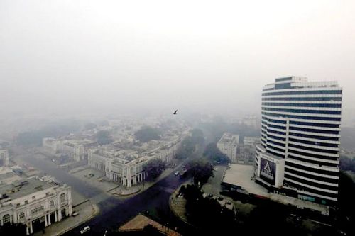 Phát khẩu trang cho người vô gia cư ở New Delhi