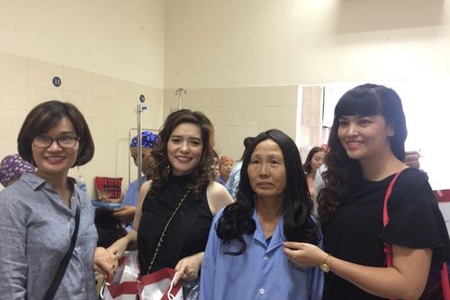 Xây dựng mô hình từ thiện 'Tủ tóc giả và sách'