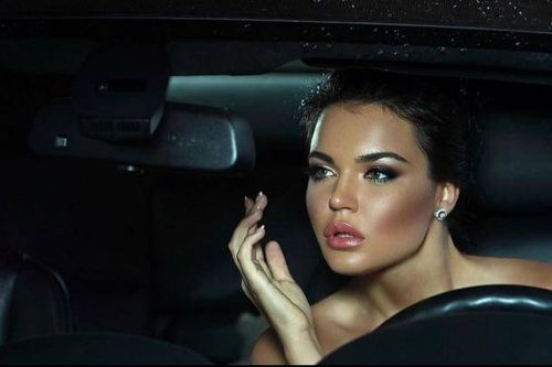 Những thói quen xấu của phụ nữ khi lái xe dễ dẫn tới tai nạn