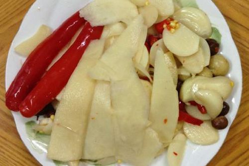 Dọc dài măng ớt chua cay