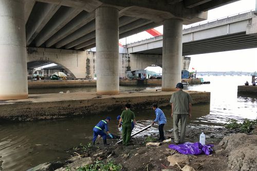 Phát hiện thi thể nam thanh niên trôi trên sông Sài Gòn