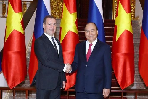Hình ảnh lễ đón Thủ tướng Nga Dmitry Medvedev thăm Việt Nam