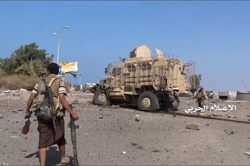 Houthi lại đánh thảm bại Liên minh quân sự Ả rập Xê-út, hủy diệt 5 xe bọc thép
