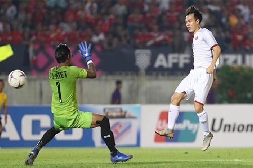 Trọng tài 'mơ ngủ', Văn Toàn bị cướp bàn thắng định đoạt số phận trận đấu!