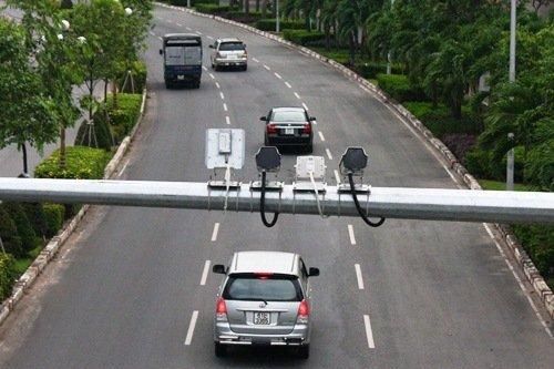 Xe dù, 'cò' khách ngang nhiên hoạt động trước cổng bến xe: Đà Nẵng lắp camera giám sát, xử lý