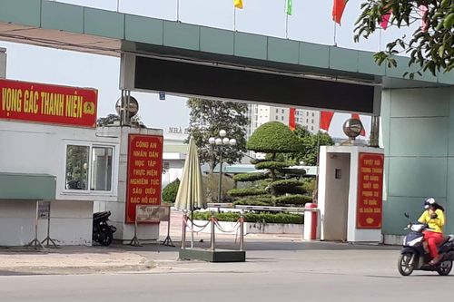 Lánh nạn vào trụ sở công an tỉnh, cô gái vẫn bị hành hung