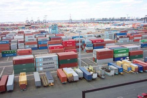 Bộ NN-PTNT tháo gỡ hàng chục container thủy sản nhập khẩu 'tắc' tại cảng