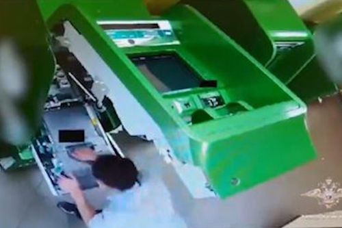 Phá cây ATM, tên trộm lấy phải két giả ở Nga