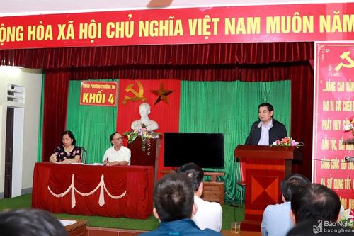 Bí thư Tỉnh ủy dự sinh hoạt chi bộ tại nơi cư trú