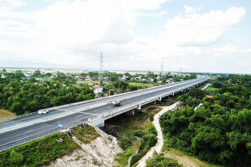 Sau thấm dột, nhiều cầu trên cao tốc 34.500 tỷ bị lún