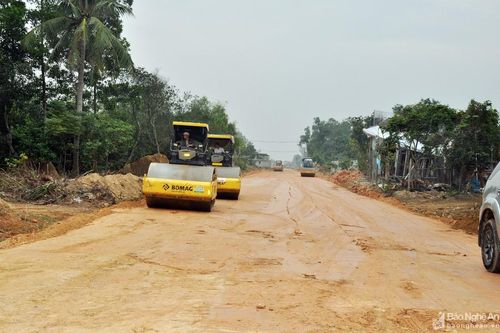 Đề nghị thành phố Vinh sớm hoàn thành giải phóng mặt bằng đường Vinh - Cửa Lò