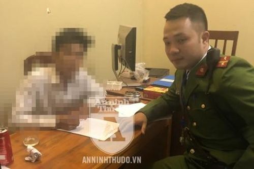 Cảnh sát 113 kịp thời giữ tay nam thanh niên 20 tuổi vượt lan can cầu Vĩnh Tuy định tự tử