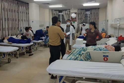 Hơn 60 người ngộ độc do ăn bánh mì